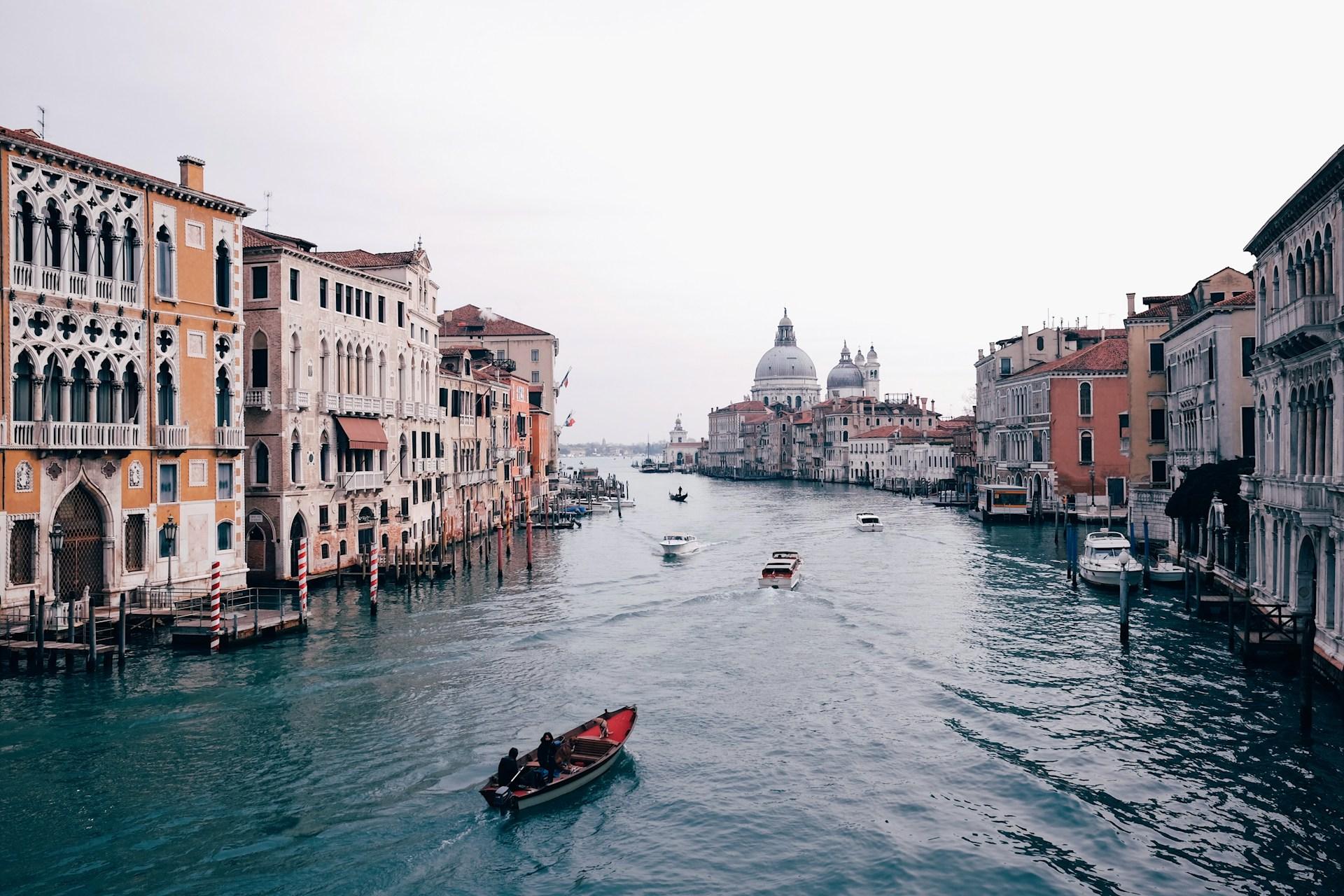 Venice: Curiosities, Unusual Places and Local Traditions